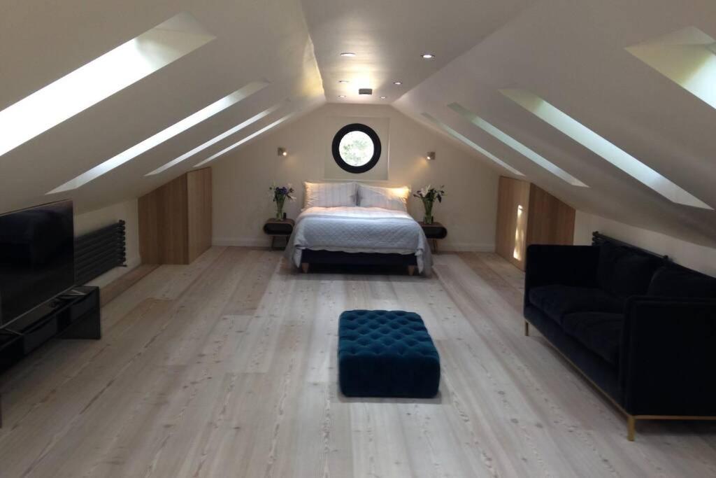 Villa Luxury Coach House Next To Woodland In Knutsford Exterior foto