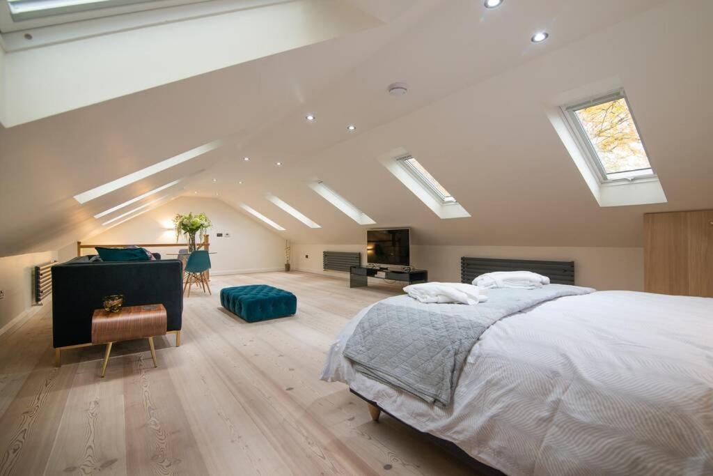 Villa Luxury Coach House Next To Woodland In Knutsford Exterior foto