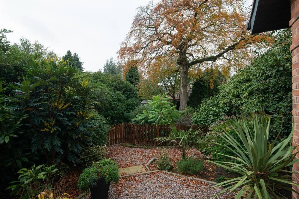 Villa Luxury Coach House Next To Woodland In Knutsford Exterior foto