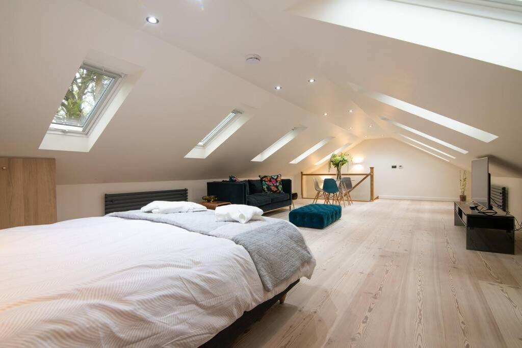Villa Luxury Coach House Next To Woodland In Knutsford Exterior foto