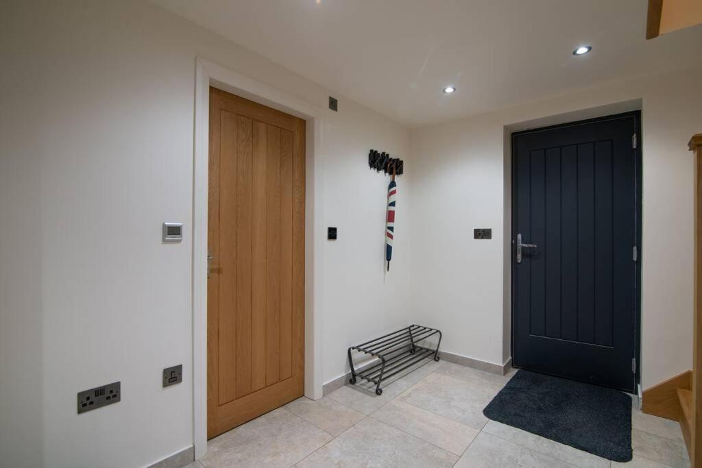 Villa Luxury Coach House Next To Woodland In Knutsford Exterior foto