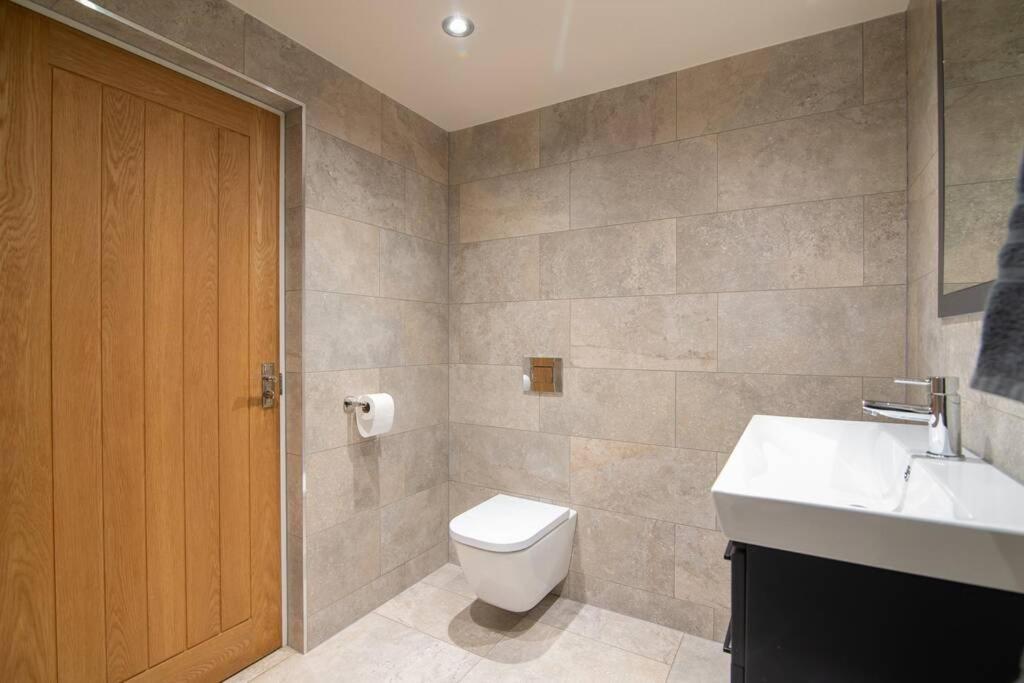 Villa Luxury Coach House Next To Woodland In Knutsford Exterior foto