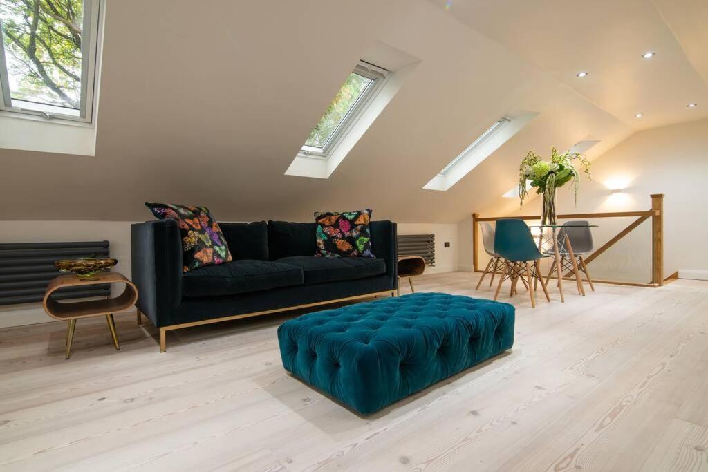 Villa Luxury Coach House Next To Woodland In Knutsford Exterior foto
