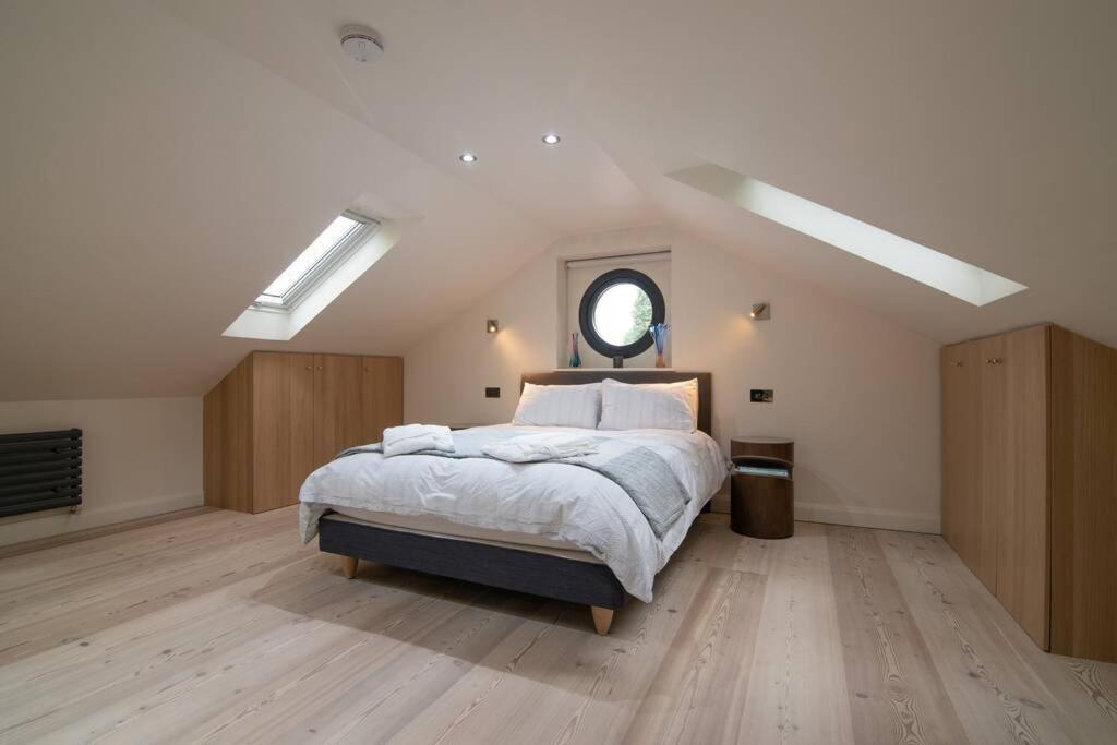 Villa Luxury Coach House Next To Woodland In Knutsford Exterior foto