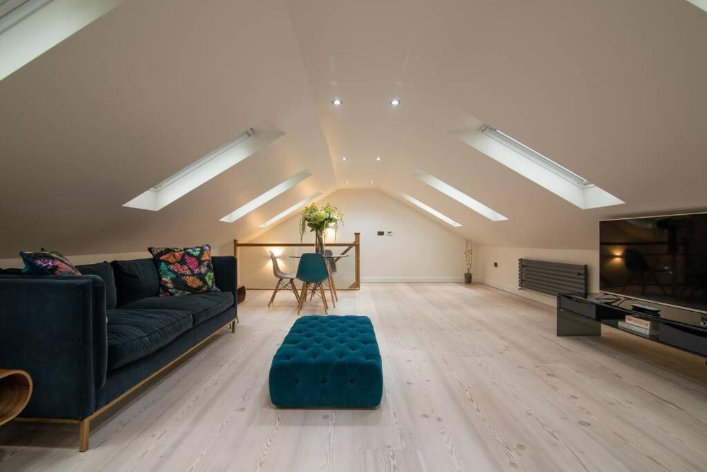 Villa Luxury Coach House Next To Woodland In Knutsford Exterior foto